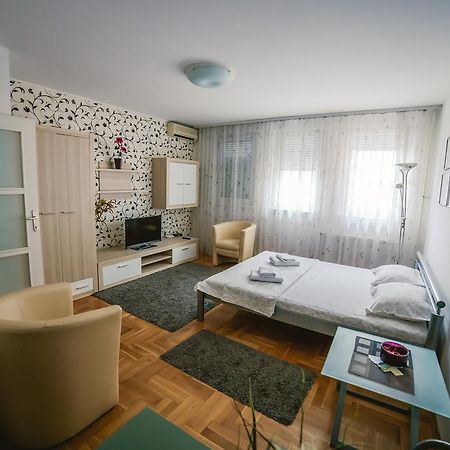 Apartment Stela Belgrado Esterno foto