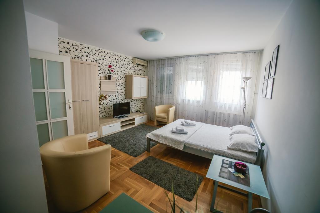 Apartment Stela Belgrado Esterno foto